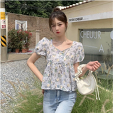 Camisas con bordados florales y mangas abullonadas